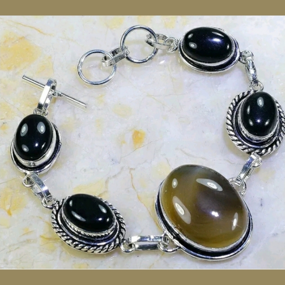 Agate & Black Onyx Handcrafted Bracelet